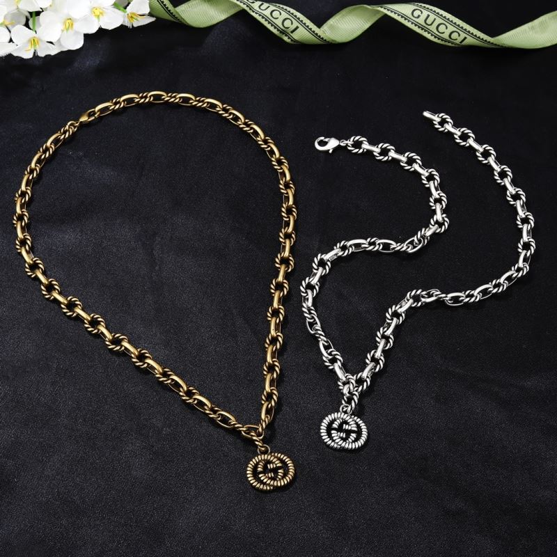 G*u*i necklaces